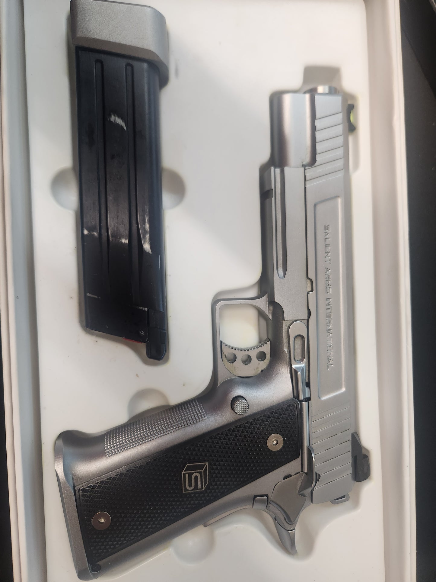 Salient Arms - Custom - CODENAME: Glass
